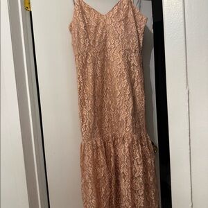 Size small. Beautiful dress for a wedding, baby shower, or bridal shower.